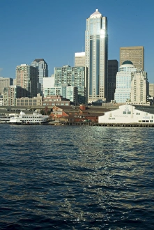 West Coast Travel Destinations Drucke: View of Seattle from Bainbridge ferry
