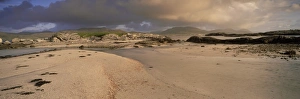 Scenic Scottish Landscapes Drucke: View over shell beach towards Isle of Harris