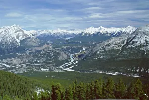 Kanadische Rocky Mountains Drucke: Blick vom Sulfurmountain in Banff im Kanadischen Rockies in der ProvinzAlberta im kanadischen Nordamerika