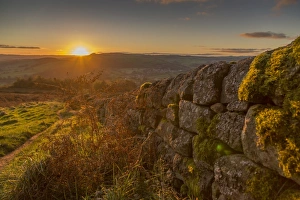 Europe Outdoor Landscapes Drucke: View of sunset from dry stone wall on Baslow Edge, Baslow, Peak District National Park