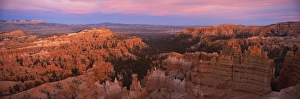 Rugged Rock Formations USA Drucke: View from Sunset Point at sunset