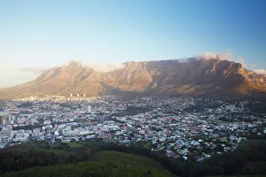 Kapstadt Drucke: Blick auf den Tableberg und die Stadtbowlschaft von Kapstadt im Westkap der Südafrika in Afrika