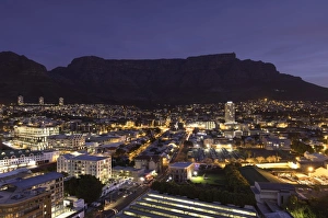 Table Mountain At Dusk Drucke: View of Table Mountain at dusk, Cape Town, Western Cape, South Africa, Africa