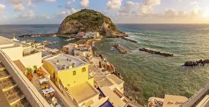 Mediterranean Island Scenery Drucke: View of Torre di Sant'Angelo from elevated position in Sant'Angelo