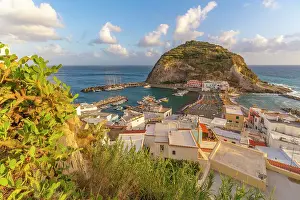 Italian Island Scenery Drucke: View of Torre di Sant'Angelo from elevated position in Sant'Angelo