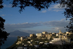 Italian Hilltop Villages Drucke: View over the town of Vico Equense