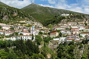 European Mountain Scenery Photos Drucke: View of whitewashed buildings on mountainside, village of Dhermi, Albania, Europe