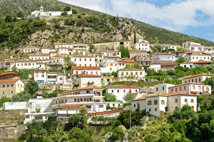 White Washed Buildings Europe Drucke: View of whitewashed buildings on mountainside, village of Dhermi, Albania, Europe