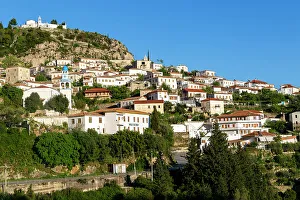 Mountainous European Villages Drucke: View of whitewashed buildings on mountainside, village of Dhermi, Albania, Europe