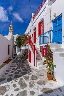 Cyclades Islands Map Drucke: View of whitewashed cobbled street, Mykonos Town, Mykonos, Cyclades Islands