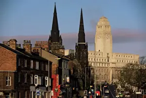 Universitäten Drucke: Blick nach oben entlang der Woodhouse Lane zur Uhrenturm des Parkinson Buildings in Leeds