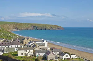 Drucke von Dorf von Aberdaron mit der Kirche und Friedhof zu St. Hywyns und dem Hafen von Aberdaron in der Insel des Llyn im County Gwynedde in Nordwales im Vereinigten Königreich Großbritannien, Europa Vereinigtes Königreich Drucke: Dorf von Aberdaron mit der Kirche und Friedhof zu St. Hywynn in der Bucht von Aberdaron