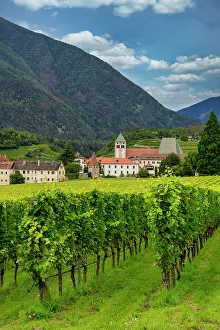 Weinstube um den Benediktinerkloster Neustift im Sommer. Klosterneustift ,Brixen,Bolzano Südtirol Italien Europa