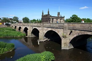 Drucke von Wachau Brücke und die Kanzele des Wachstums in Wakefield im West-Yorkshire im Vereinigten Königreich Großbritannien Europa West Yorkshire Drucke: Brücke von Wakefield und die Chancetierkapelle in Wakefield im Vereinigten Königreich Großbritannien Nordwestengland