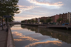 Reflections On Water Europe Drucke: Still water and reflection at dusk