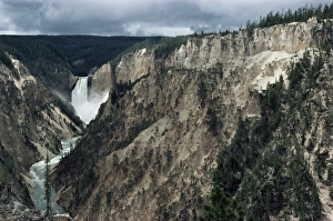 High Angle View Of Waterfall Drucke: Waterfall at Artists Point