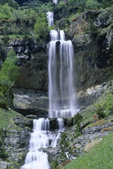 Mediterranean Landscape Photos Drucke: Waterfall in the Ordesa valley