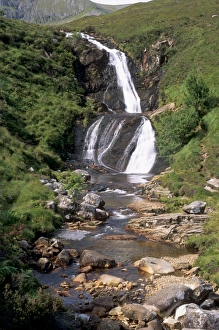 Colorful Scottish Landscapes Drucke: Waterfall, Red Cuillins