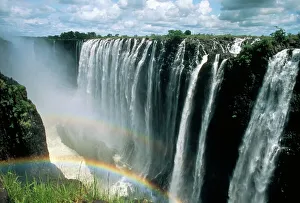 Wasserfälle und Regenbögen, Weltkulturerbe von der UNESCO in Sambia im afrikanischen Teil des Landes