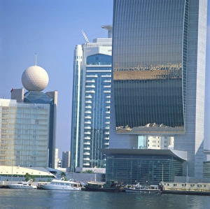 UAE Cityscape Photography Drucke: Waterside modern architecture