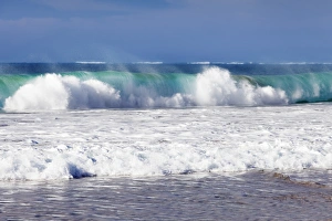 Blue Horizon Over Water Drucke: Waves at the beach, Playa del Castillo