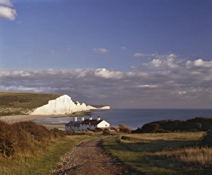 Travel Destinations In Europe Drucke: White chalk cliffs of the Seven Sisters, seen from Seaford Head, Sussex