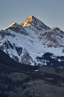 Uncompahgre National Forest Scenery Drucke: Wilson Peak in the winter at first light