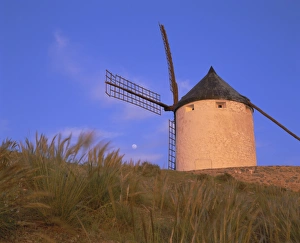 Blue Sky Photography Spain Drucke: Windmill, Consuegra