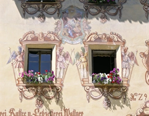 St Wolfgang Austria Drucke: Window boxes and painted walls, St. Wolfgang, Austria, Europe