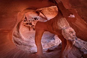 Unique Rock Formations USA Drucke: Windstone Arch (The Fire Cave)