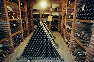 Tuscany Wine Region Drucke: Wine cellar