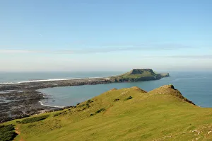 Gower Peninsula Travel Destination Drucke: The Worms Head with causeway exposed at low tide