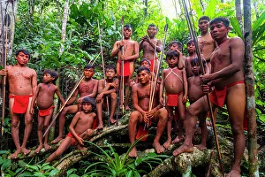 Drucke von Der Mann aus der Yanomami-Tribbe steht im Dschungel südlich von Venezuela in Südamerika Venezuela Drucke: Der Mann aus der Yanomami-Stamm steht im Dschungel Süd-Venezuela Südamerika