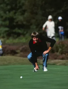 Drucke von Golf - 1981 Ryder Cup - Walton Heath Die USA von Bill Rogers. Die USA gewannen die Konkurrenz mit einer Punktzahl von 18,5 zu 9,5 Die USA Siegen Mit Einem Rekordergebnis Von 18,5 Zu 9,5 Punkten über Europa In Walton Heath. Drucke: Bill Rogers - 1981 Ryder Cup