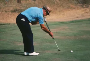 Golfing Legends Of The 70s Drucke: Sam Snead demonstrating his split-grip, side-saddle putting technique