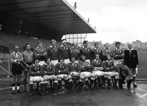 Gareth Edwards ist eine wahre Legende: Die walisische Mannschaft, die im Jahr 1973 gegen England im Fünf-Nations-Cup antrat
