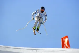 Drucke von Skireisen im AlpenAlpin-Skier aus der Schweiz URS LEHMANN bei einem Wettbewerb für Männer auf dem Abfahrtswertungsfeld am Ort Val-d'Isère Frankreich 1991 FIS-Weltcup- Und Olympiaaufnahmen Ab Den Späten 1960er Jahren Drucke: Urs Lehmann