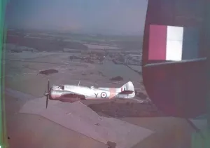 Die britische Bombe "Beaufighter", die in den frühen fünfziger Jahren im Einsatz war, entstand als Fortsetzung der Bristol Type 156 - einer zweisitzigen Metallkampfflugzeug mit Komponenten aus dem Bristol Beaufort Torpedobomber. Sie nahm ihren ersten Flug am 17.Juli 1939 auf und wurde kurz darauf in "Beaufighter" umbenannt