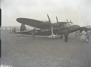 Vintage Propeller Aircraft Drucke: Flight, SUP000002