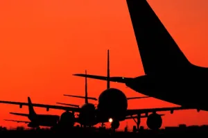 Modern Aircraft Takeoff Drucke: Queue for take-off