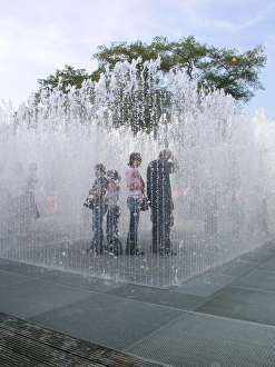 Drucke von Jeppe Hein, Appearing Rooms Installation im Königspalastplatz in der Festhalle des Königs von London im September 2006 Installationskunst Drucke: Kunstinstallation Räume