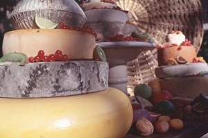 Cheese And Fruit Platter Drucke: Cheese and fruit