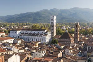 Luftansicht der Leomundsburg und des mittelalterlichen Stadtzentrums in Lucca (Toskana), Italien