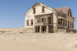 Afrika, Namibien, Kolmanskop. Eines der verlassenen Gebäude