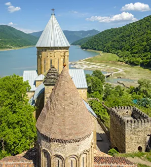 Das Schlosskomplex von Ananuri am Fluss Aragwi in der Region Ananuri im Bezirk Mtscheta-Mtiäneti Georgien