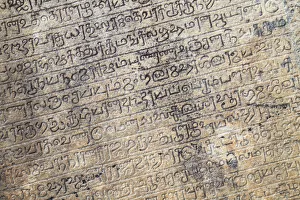 Altes Schriftzug auf Säule, Quadrangle, Polonnaruwa (UNESCO-Weltnaturerbe), Nord.