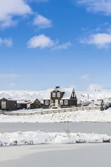 Frozen Lake In Winter Drucke: Arnarstapi, Snaefellsnes Peninsula, Western Iceland, Iceland