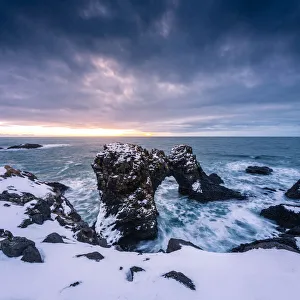 Icelandic Coastal Scenery Drucke: Arnarstapi stacks, Snaefellsness peninsula, northern Iceland