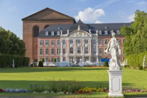 Basilika von Konstantin und Rocoko-Schloss, Trier, Rheinland-Pfalz Deutschland