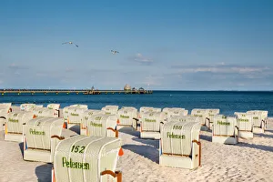 Strand mit Strandkörben in Graomitz an der Ostsee im Bundesland Schleswig-Holstein Deutschland
